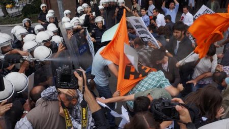 Tezkere protestosunda ikinci müdahale