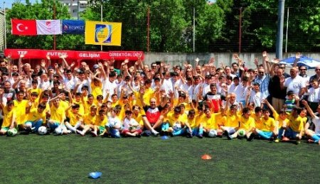 TFF Beylerbeyi Tesisleri'nde çocuklar sahaya indi