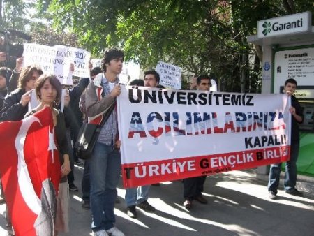 Tgb Üyeleri Üniversite Açılışında Eylem Yaptı