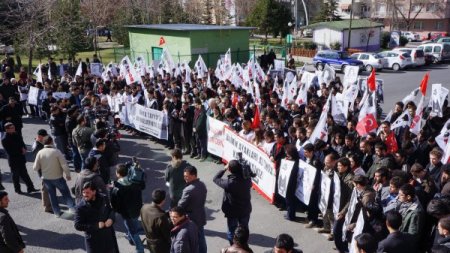 TGB’nin AK Parti protestosuna açılan pankart damga vurdu
