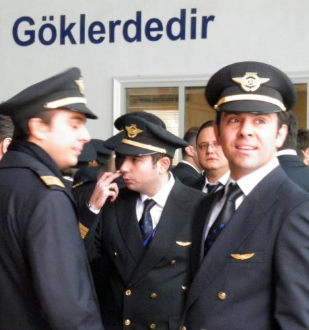 Thy’nin 89 Erkek Ve Bir Kadın Pilotu Mezun Oldu