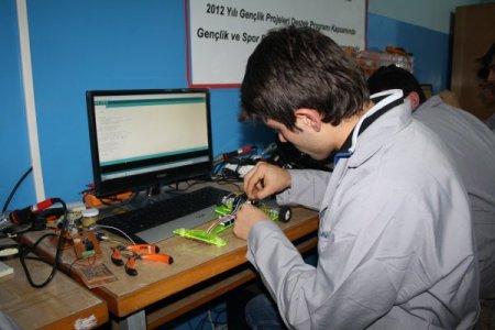 Ticaret Meslek Lisesi, yaptıkları robotla yarışmaya katılacak