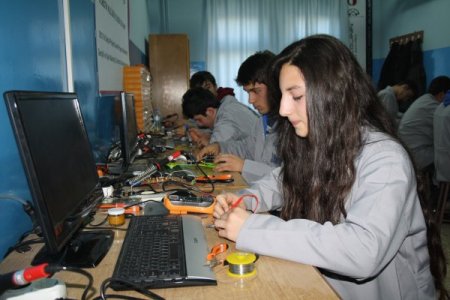 Ticaret Meslek Lisesi, yaptıkları robotla yarışmaya katılacak