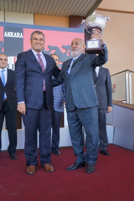 TİGEM koşusunda 140 bin liralık ödülü 'Baba Mevlüt' kazandı