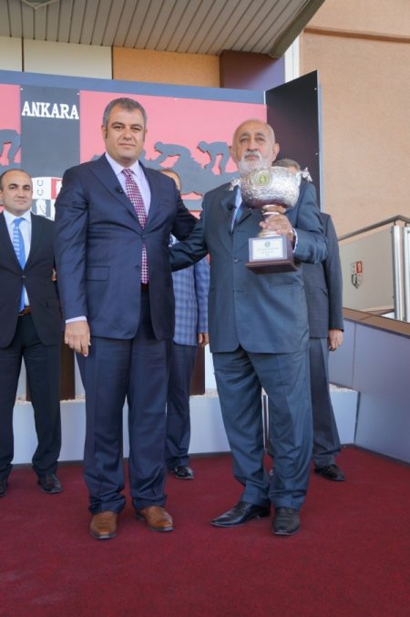 TİGEM koşusunda 140 bin liralık ödülü 'Baba Mevlüt' kazandı