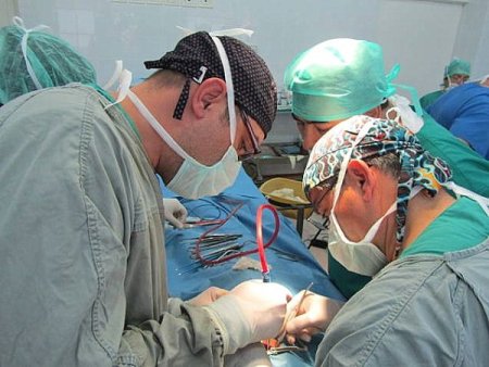 TİKA Özbekistan’da plastik cerrahi operasyonları yapıyor