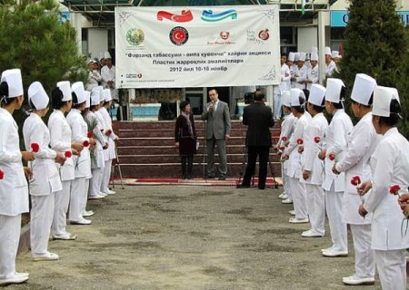TİKA Özbekistan’da plastik cerrahi operasyonları yapıyor