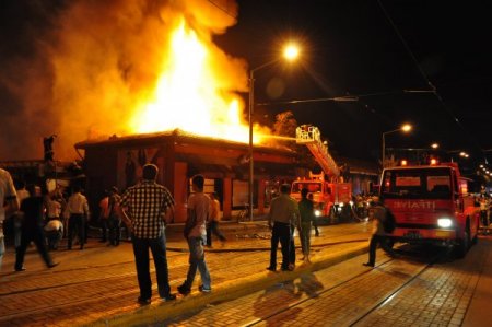Tıkanan Bacada Çıkan Yangın Eğlence Mekânını Kül Etti