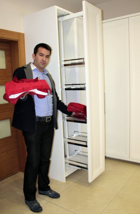 Tıklayınca açılan gardırop ürettiler