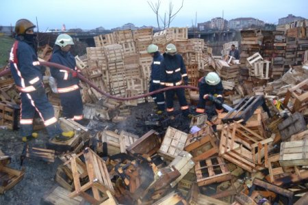 Tinerciler Bayrampaşa Sebze Hali'nde yangın çıkarttı