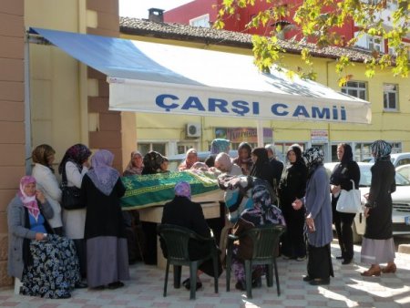 Tıp tarihine geçen bebeğin annesi toprağa verildi