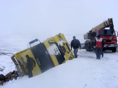 Tipi Ve Yolların Buzlanması Kazalara Davetiye Çıkardı