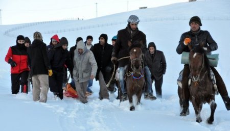 Tipiye yakalanan TEDAŞ görevlilerini, UMKE ekibi kurtardı
