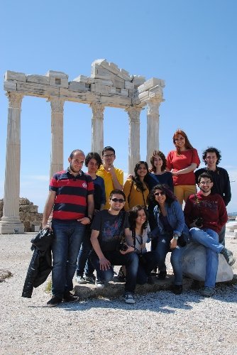 Tıplı öğrenciler, Side Antik Kent'i fotoğrafladı