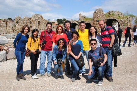 Tıplı öğrenciler, Side Antik Kent'i fotoğrafladı