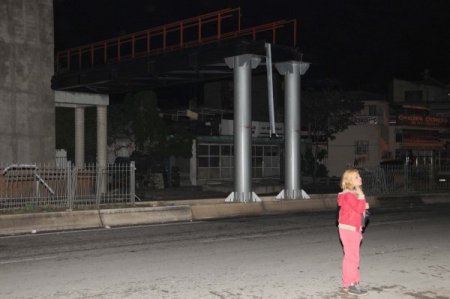 Tır, Üst Geçidin 5 Tonluk Bağlantı Demirini Yıktı
