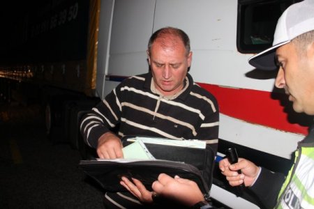 TIR ile otomobil çarpıştı: 1 ağır 2 yaralı