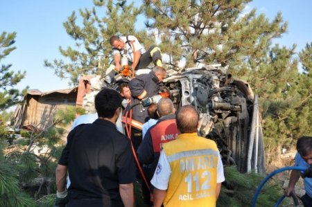 TIR istinat duvarına çarptı: Bir yaralı
