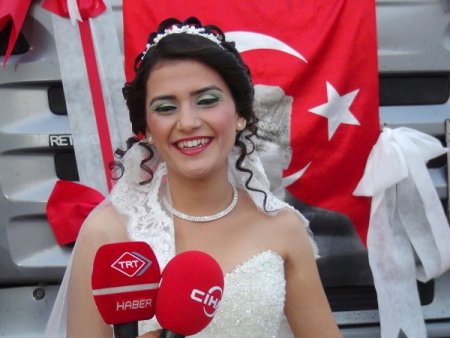 TIR şoförünün gelin arabası da TIR oldu