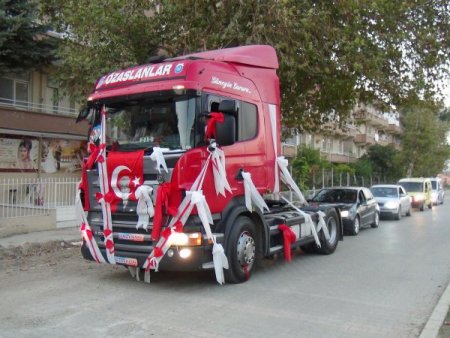 TIR şoförünün gelin arabası da TIR oldu