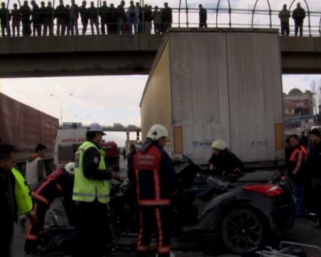 Tır’a Arkadan Çarpan Genç Feci Şekilde Can Verdi