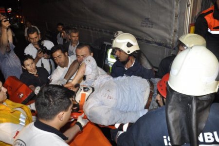 Tır’a Arkadan Çarpan Kamyonun Sürücüsünü İtfaiye Bir Saatte Kurtardı