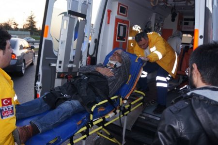 TIR’a arkadan çarpan otomobildeki baba-oğul yaralandı (Özel)