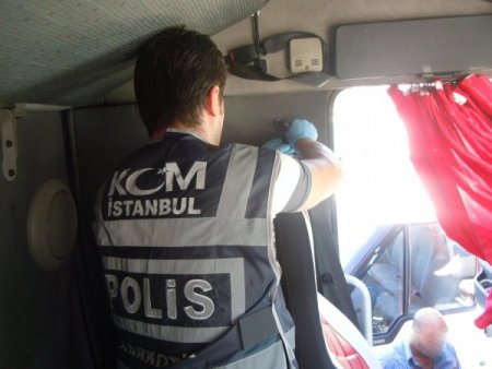 TIR'a uyuşturucu baskını, polis kamerasında
