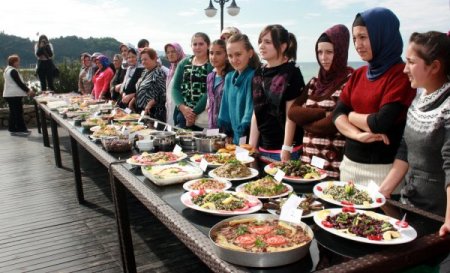 Tirebolu'da yemek yarışması düzenlendi