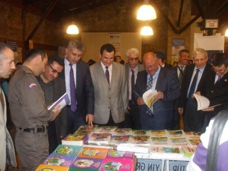 Tire'de düzenlenen 'Kitap Şenliği' coşkulu açılışla başladı