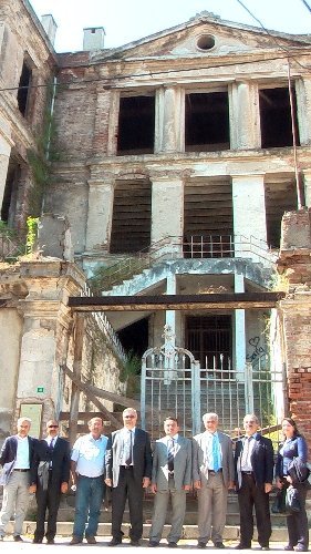 Tirilye'de satışa çıkartılan Taş Mektep ilkokul olacak