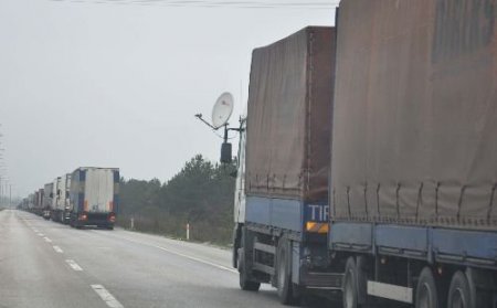 Tır'ına Çanak Anten Taktı