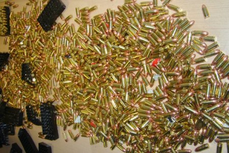 TIR'ların arasındaki koliden mermi çıktı