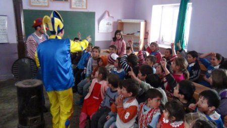 Tiyatro, köy çocuklarının ayağına gidiyor