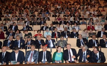 Tiyatro Festivalinde savaşı anlatan tarihi oyun gazileri duygulandırdı