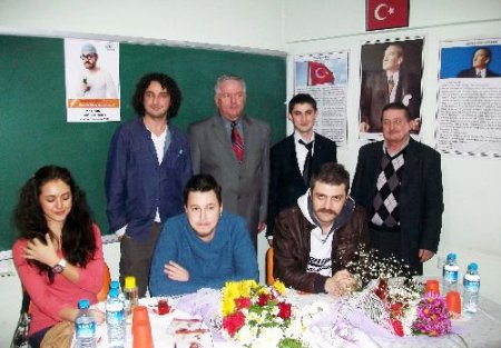 Tiyatro Oyuncusu Irmak Devrek'te İmza Gününe Katıldı