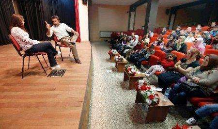 Tiyatrolu anne-baba eğitimi