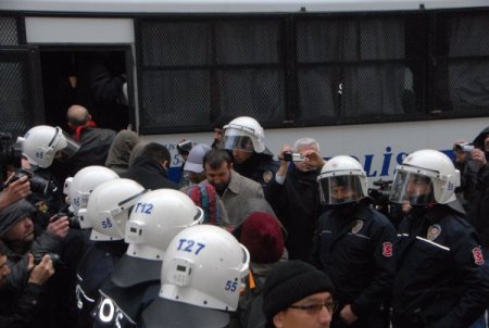 TKP binasına Türk bayrağı asılmasına izin verilmemesi tepkiyi büyüttü