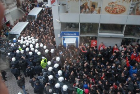 TKP binasına Türk bayrağı asılmasına izin verilmemesi tepkiyi büyüttü