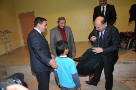 TOBB, Polatlı’da öğrencilere giysi ve bot yardımı yaptı