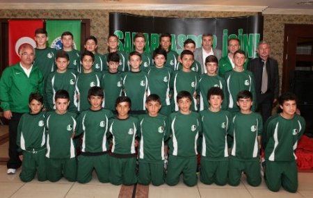 Toçoğlu’dan genç sporculara: Sırtınızdan geçinmek isteyenlere prim vermeyin