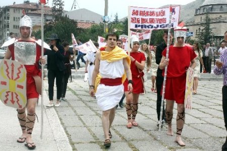 Tokat sokaklarından 'Sezar' geçti