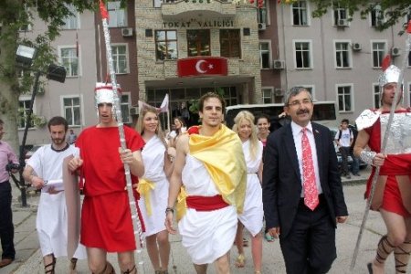 Tokat sokaklarından 'Sezar' geçti