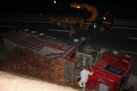 Tokat'ta kaza: TIR'ın altında kalan kadın böyle kurtarıldı