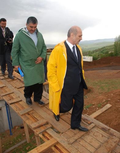 Toki Başkanı Bayraktar: Başbakan Bana, 'ya Bitirirsin Ya Da Ölümlerden Ölüm Beğen' Diyor