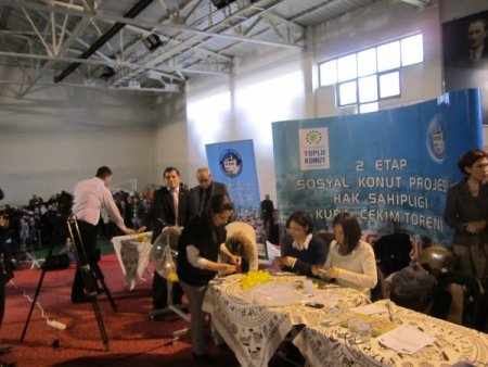 TOKİ konutları sahiplerini buldu