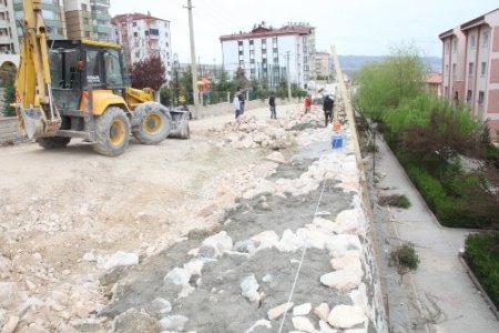 TOKİ konutlarında yol 12 metre oluyor