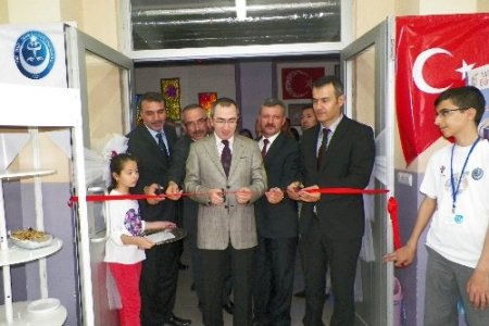 Toki Şehit Şükrü Özyol Ortaokulu'nda TÜBİTAK Bilim Fuarı