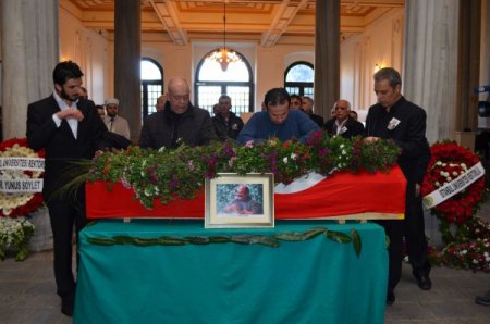 Toktamış Ateş'i öğrencileri uğurladı