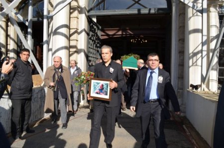 Toktamış Ateş'i öğrencileri uğurladı